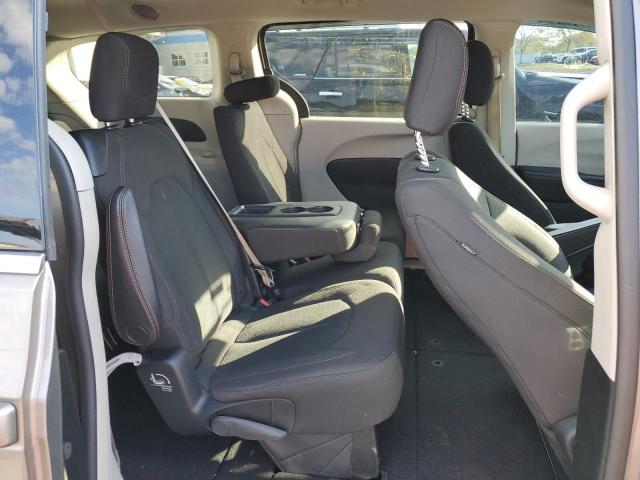 2C4RC1CG5JR100955 - 2018 CHRYSLER PACIFICA LX Коричневий фото 11