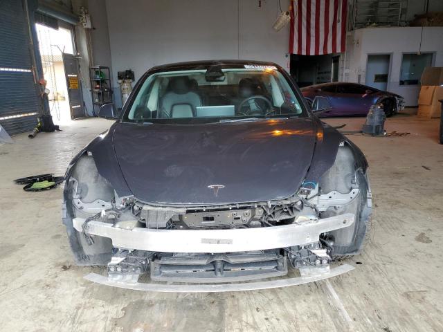 5YJ3E1EAXPF447985 - 2023 TESLA MODEL 3 石墨色 照片 5