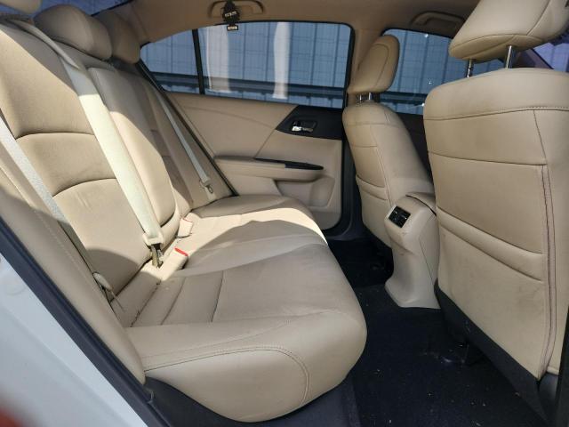 1HGCR3F96GA004778 - 2016 HONDA ACCORD TOURING WHITE photo 10