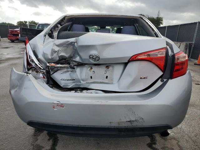 2T1BURHE9JC121988 - 2018 TOYOTA COROLLA L SILVER photo 6