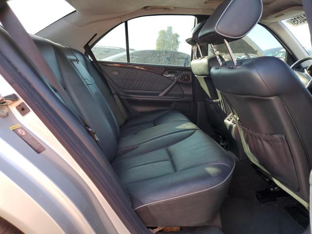 WDBJF65J61B331810 - 2001 MERCEDES-BENZ E 320 SILVER photo 10