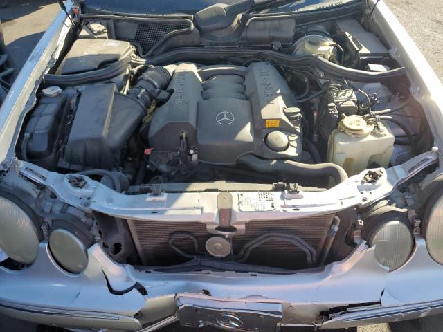 WDBJF65J61B331810 - 2001 MERCEDES-BENZ E 320 SILVER photo 11