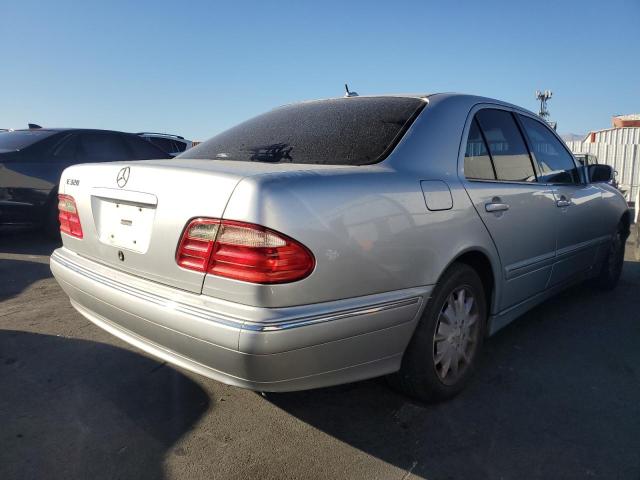 WDBJF65J61B331810 - 2001 MERCEDES-BENZ E 320 SILVER photo 3
