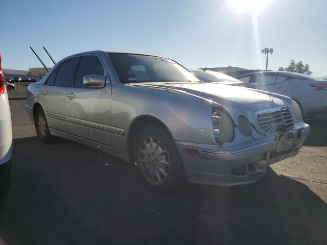 WDBJF65J61B331810 - 2001 MERCEDES-BENZ E 320 SILVER photo 4