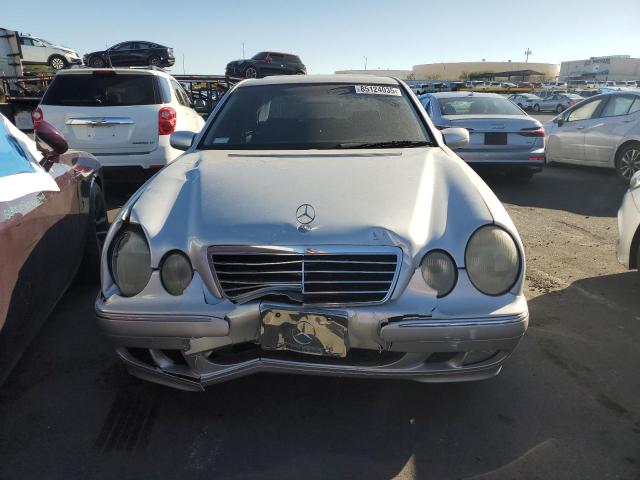 WDBJF65J61B331810 - 2001 MERCEDES-BENZ E 320 SILVER photo 5