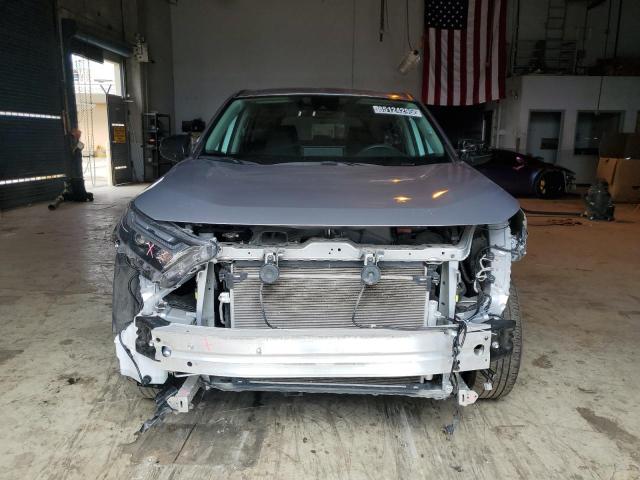 2T3F1RFV1RC458204 - 2024 TOYOTA RAV4 LE ვერცხლისფერი ფოტო 5