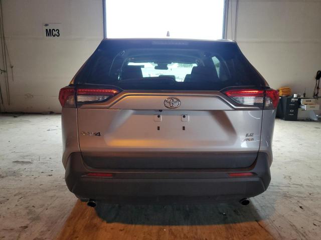 2T3F1RFV1RC458204 - 2024 TOYOTA RAV4 LE ვერცხლისფერი ფოტო 6