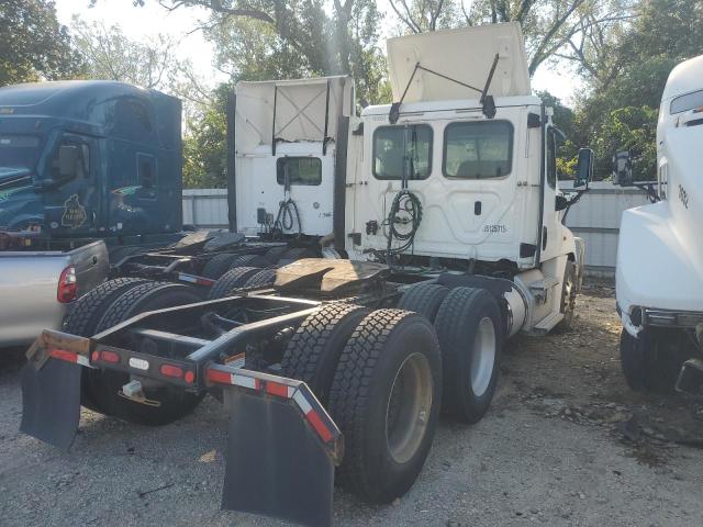 1FUJGEDV6JLJY4503 - 2018 FREIGHTLINER CASCADIA 1 WHITE photo 4