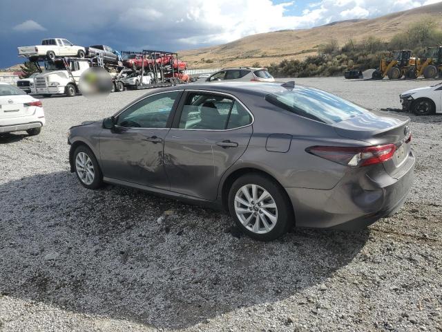 4T1C11AK5NU700236 - 2022 TOYOTA CAMRY LE ნაცრისფერი ფოტო 2