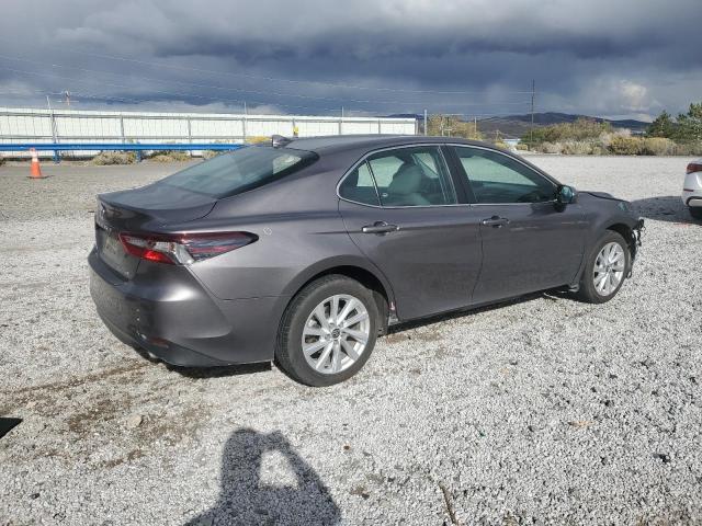 4T1C11AK5NU700236 - 2022 TOYOTA CAMRY LE ნაცრისფერი ფოტო 3