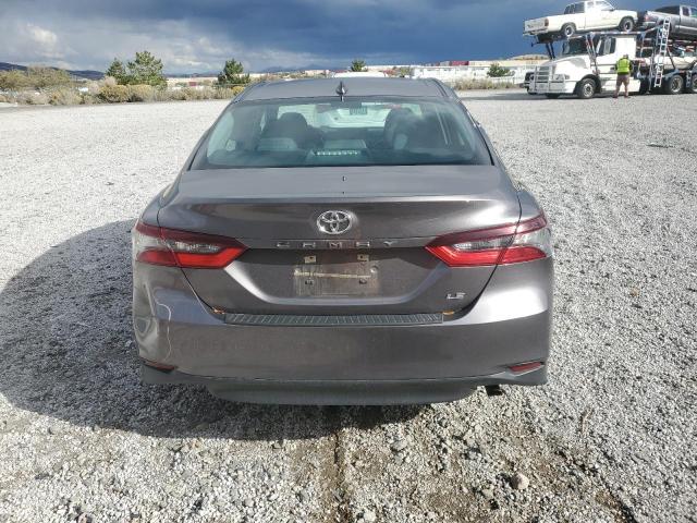 4T1C11AK5NU700236 - 2022 TOYOTA CAMRY LE ნაცრისფერი ფოტო 6