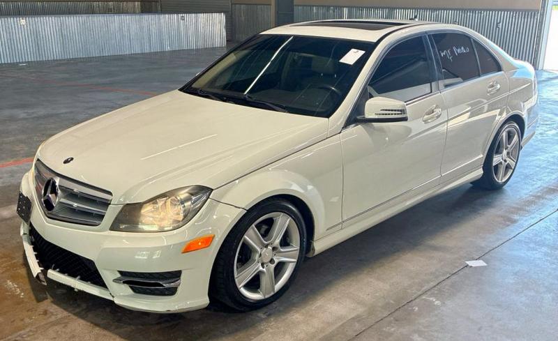 WDDGF8BB4CR228292 - 2012 MERCEDES-BENZ C 300 4MATIC WHITE photo 2