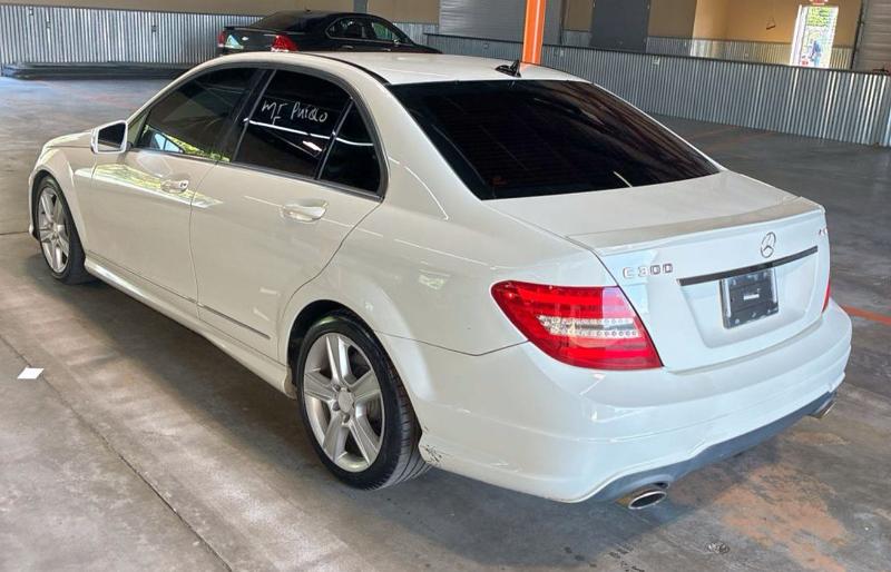 WDDGF8BB4CR228292 - 2012 MERCEDES-BENZ C 300 4MATIC WHITE photo 3