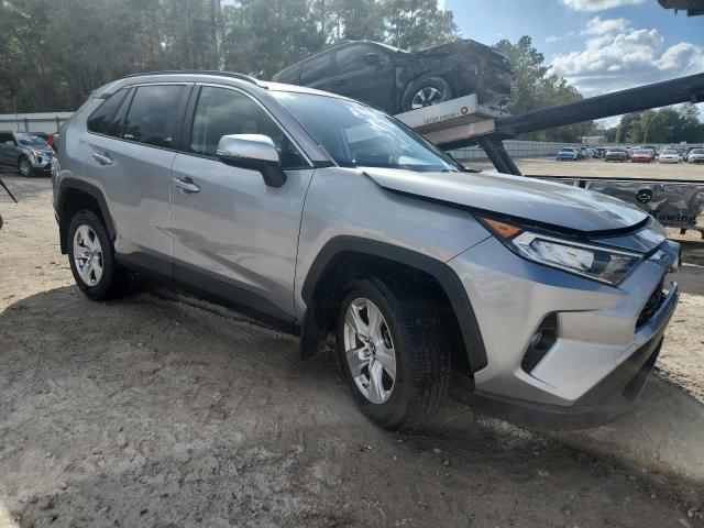 JTMW1RFV8KD010592 - 2019 TOYOTA RAV4 XLE GRAY photo 4