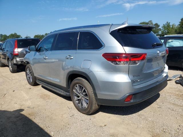 5TDKZRFH9KS565587 - 2019 TOYOTA HIGHLANDER SE Արծաթագույն լուսանկար 2