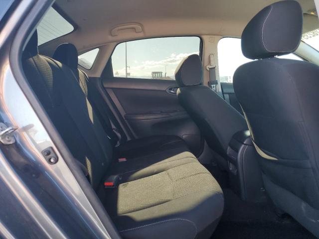 3N1AB7APXJY302523 - 2018 NISSAN SENTRA S 灰色 照片 10