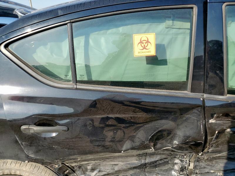 3N1CN7AP1KL817425 - 2019 NISSAN VERSA S 双色 照片 10