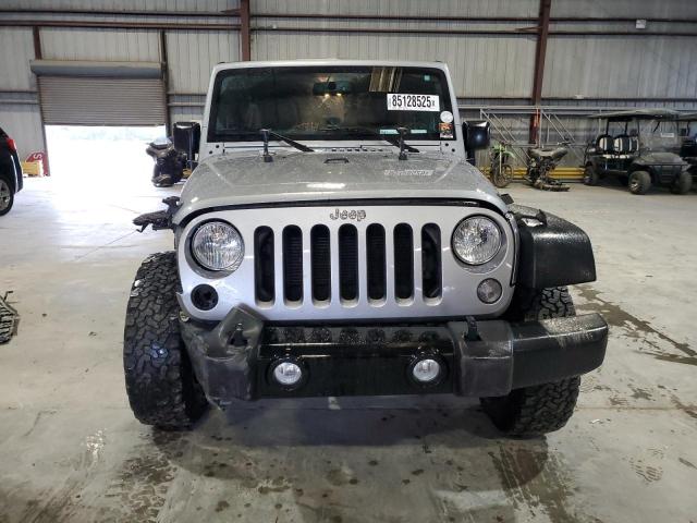 1C4BJWDGXJL878115 - 2018 JEEP WRANGLER U SPORT Күміс фото 5