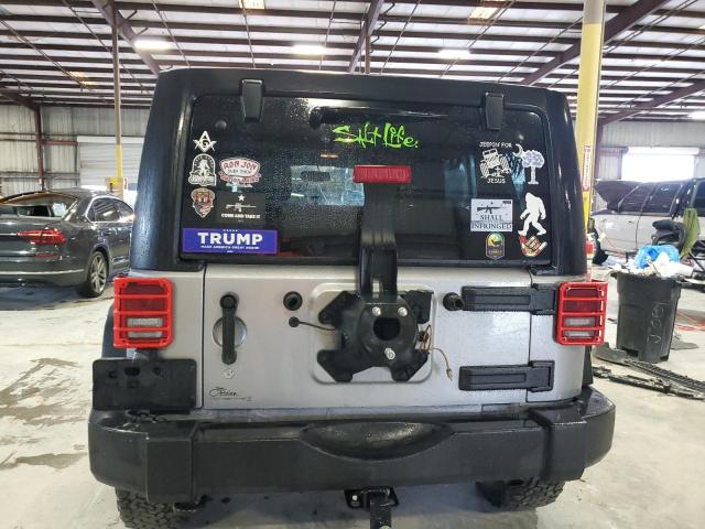 1C4BJWDGXJL878115 - 2018 JEEP WRANGLER U SPORT Күміс фото 6