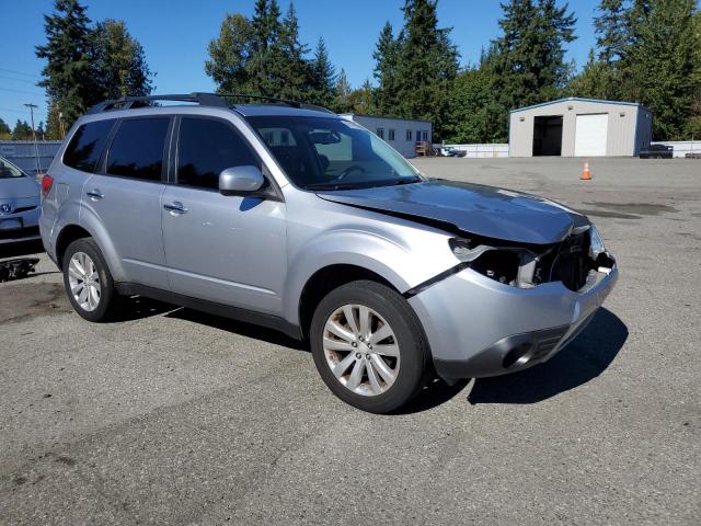 JF2SHADC4CH418581 - 2012 SUBARU FORESTER 2.5X PREMIUM SILVER photo 4