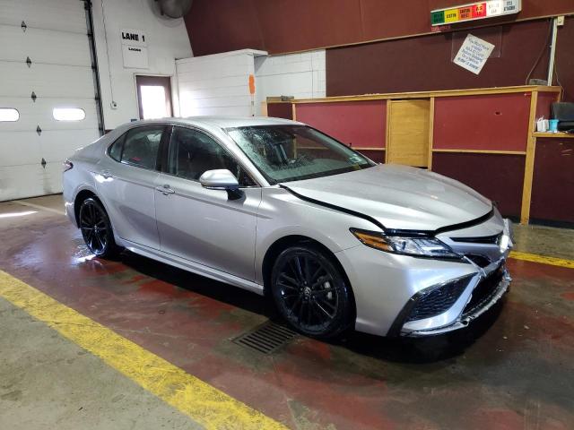 4T1K61AK0RU906535 - 2024 TOYOTA CAMRY XSE SILVER photo 4