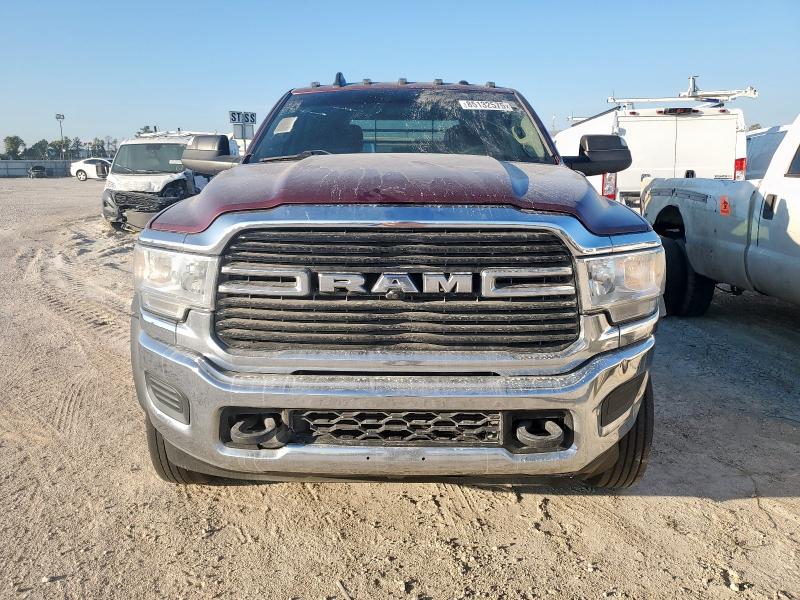 3C7WRNFL1LG259971 - 2020 RAM 5500 BURGUNDY photo 5