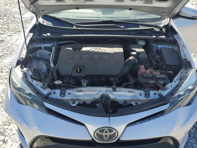 5YFBURHE4JP760604 - 2018 TOYOTA COROLLA L 银色 照片 11