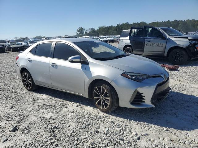 5YFBURHE4JP760604 - 2018 TOYOTA COROLLA L 银色 照片 4