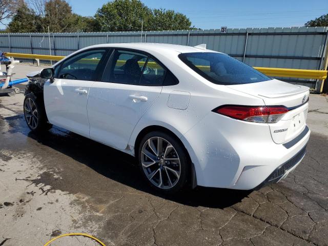 5YFM4MCE8MP062715 - 2021 TOYOTA COROLLA SE Ақ фото 2