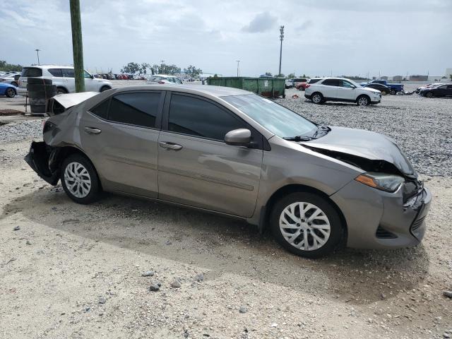 5YFBURHE3JP796669 - 2018 TOYOTA COROLLA L BROWN photo 4