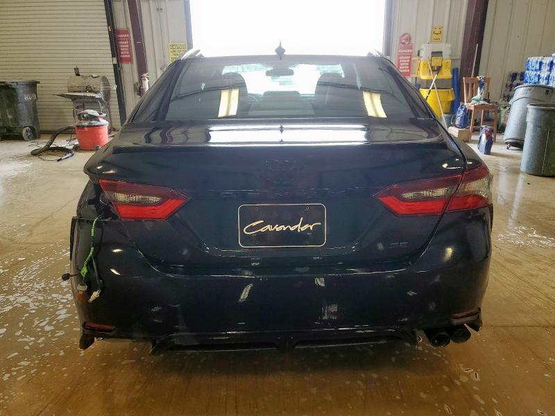 4T1G11AK9NU653388 - 2022 TOYOTA CAMRY SE 黑色 照片 6