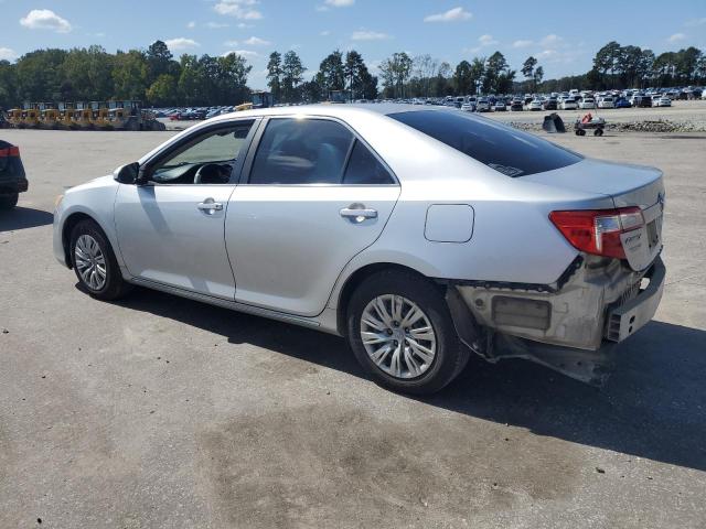 4T1BF1FK5CU059964 - 2012 TOYOTA CAMRY BASE Silber Foto 2