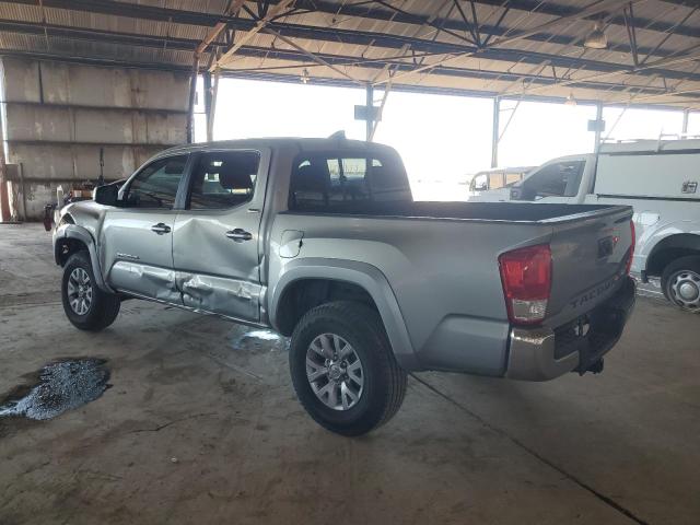 3TMAZ5CN1HM038067 - 2017 TOYOTA TACOMA DOUBLE CAB فضي صورة 2