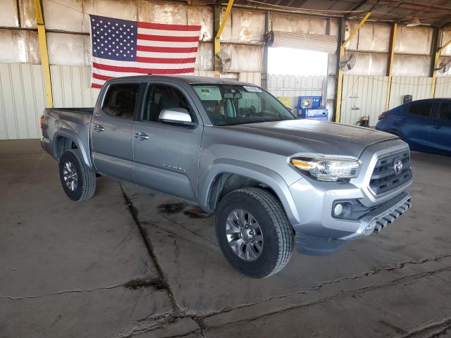 3TMAZ5CN1HM038067 - 2017 TOYOTA TACOMA DOUBLE CAB فضي صورة 4