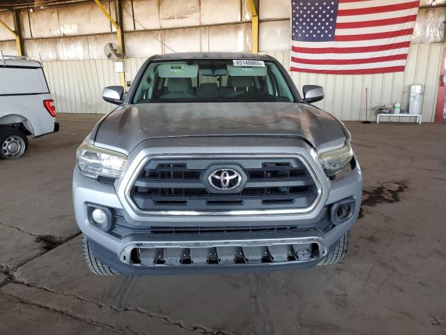 3TMAZ5CN1HM038067 - 2017 TOYOTA TACOMA DOUBLE CAB فضي صورة 5