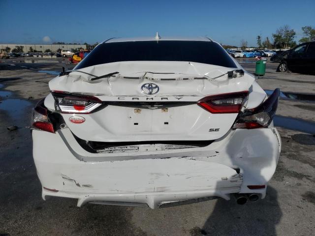 4T1G11AK2PU722392 - 2023 TOYOTA CAMRY SE NIGHT SHADE WHITE photo 6