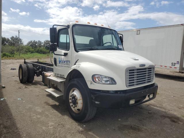 1FVACXDT5GHHE2143 - 2016 FRHT M2 106 MEDIUM DUTY WHITE photo 4