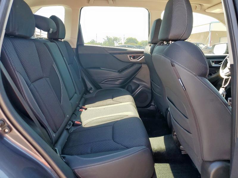 JF2SKAEC8NH417386 - 2022 SUBARU FORESTER PREMIUM GRAY photo 11