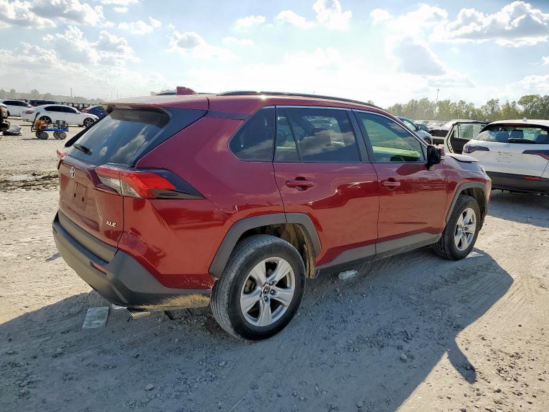 JTMW1RFV5KD033294 - 2019 TOYOTA RAV4 XLE Красный фото 3