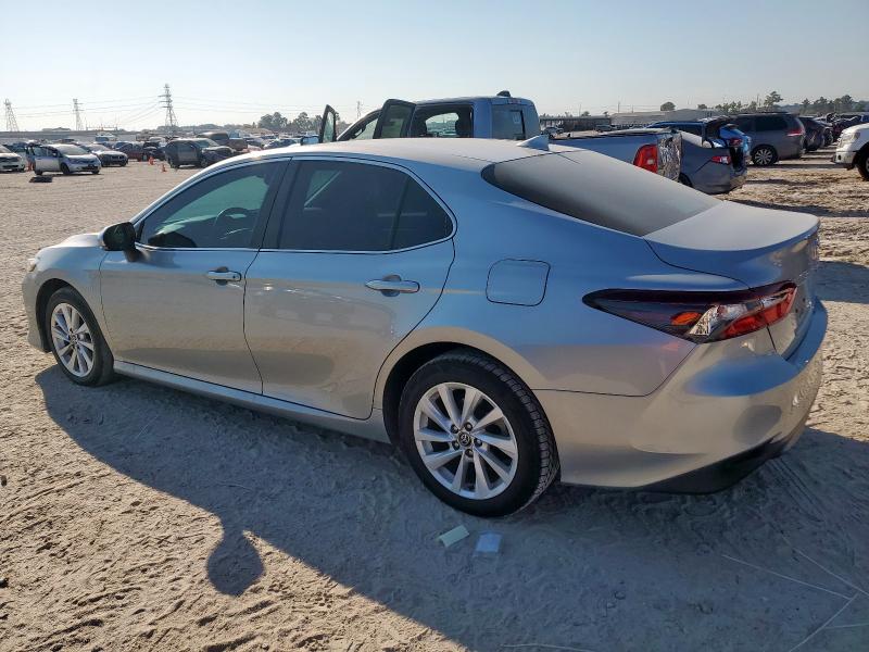 4T1R11AK1MU610980 - 2021 TOYT CAMRY LE SILVER photo 2