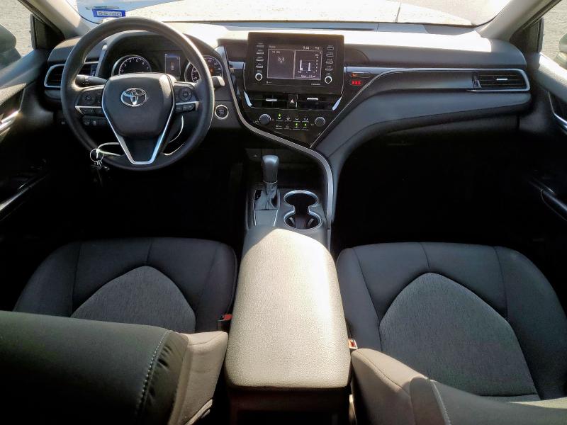 4T1R11AK1MU610980 - 2021 TOYT CAMRY LE SILVER photo 8