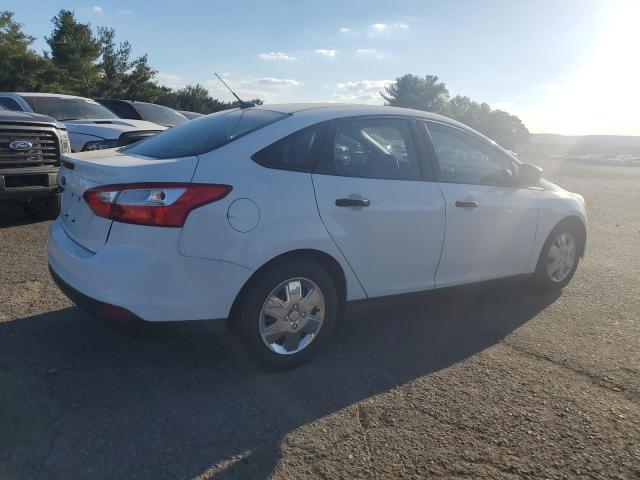 1FAHP3E24CL461138 - 2012 FORD FOCUS S WHITE photo 3