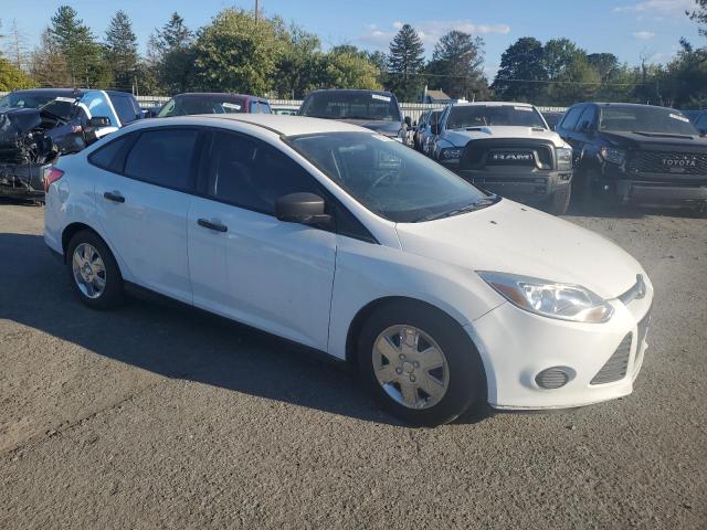 1FAHP3E24CL461138 - 2012 FORD FOCUS S WHITE photo 4
