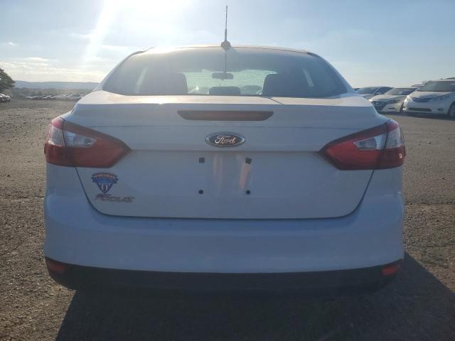 1FAHP3E24CL461138 - 2012 FORD FOCUS S WHITE photo 6