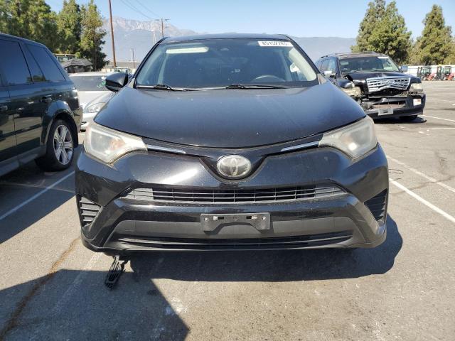 2T3ZFREV6HW396196 - 2017 TOYOTA RAV4 LE 黑色 照片 5