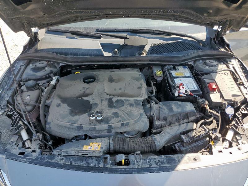 SJKCH5CP5JA056049 - 2018 INFINITI QX30 BASE 银色 照片 12