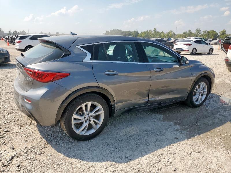 SJKCH5CP5JA056049 - 2018 INFINITI QX30 BASE 银色 照片 3