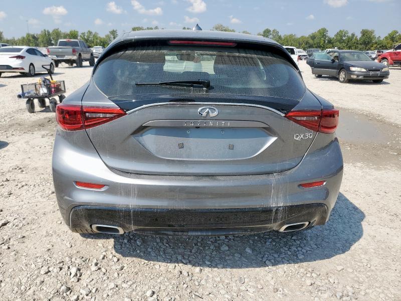 SJKCH5CP5JA056049 - 2018 INFINITI QX30 BASE 银色 照片 6