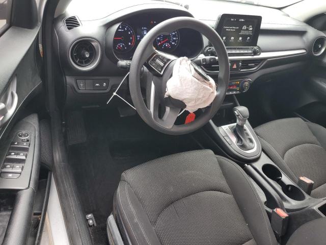 3KPF24AD3KE031685 - 2019 KIA FORTE FE SILVER photo 8