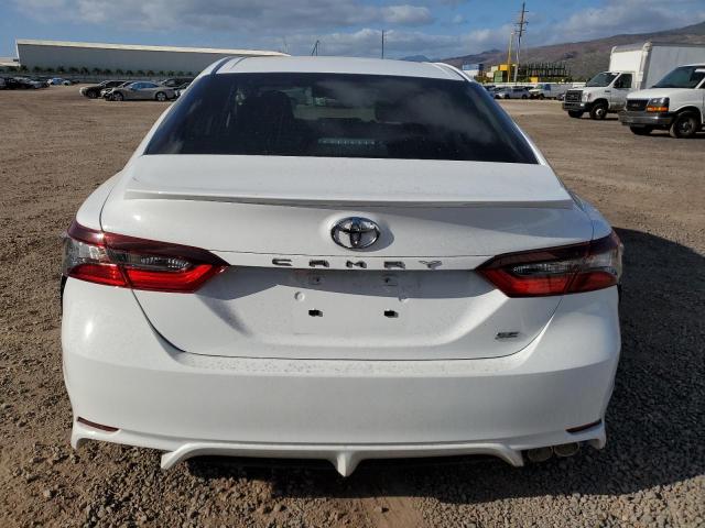 4T1T11AK4PU811685 - 2023 TOYOTA CAMRY SE NIGHT SHADE WHITE photo 6
